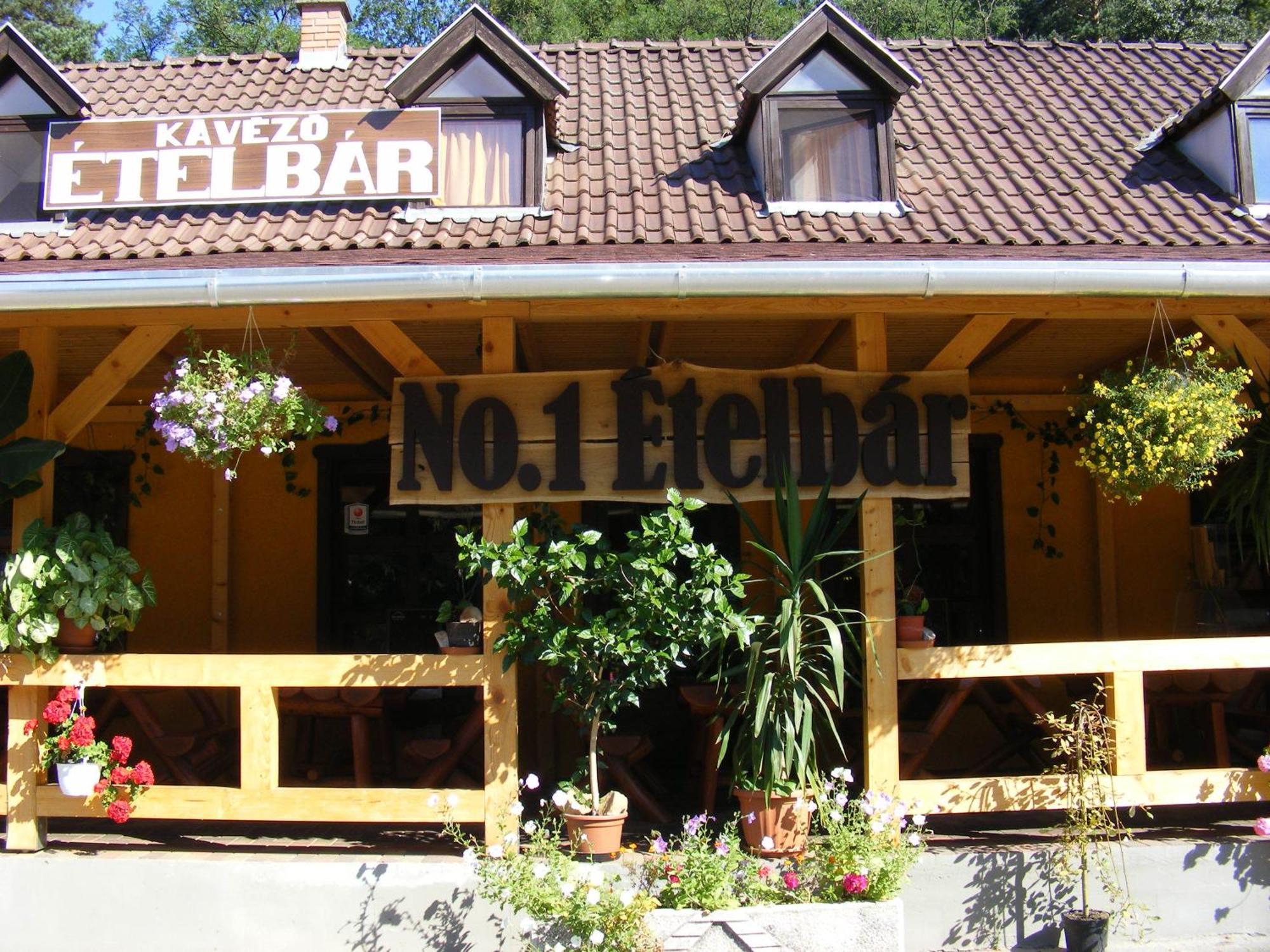 No1 Vendeghaz Hotel Parad Exterior photo